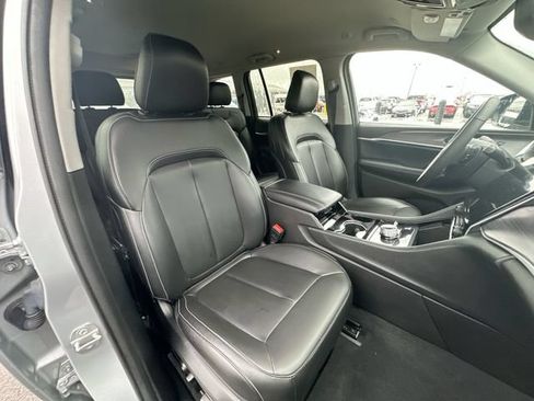 Used 2023 Jeep Grand Cherokee Limited AWD/4WD image 26