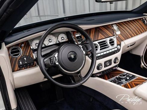 Used 2016 Rolls-Royce Dawn RWD image 35