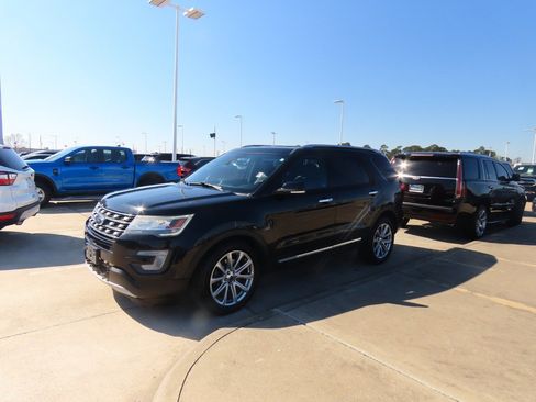 Used 2017 Ford Explorer Limited image 2