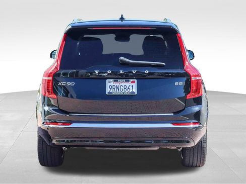 Used 2025 Volvo XC90 B5 Core w/ Protection Package Premier AWD/4WD image 7