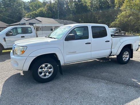 Used 2010 Toyota Tacoma PreRunner image 3