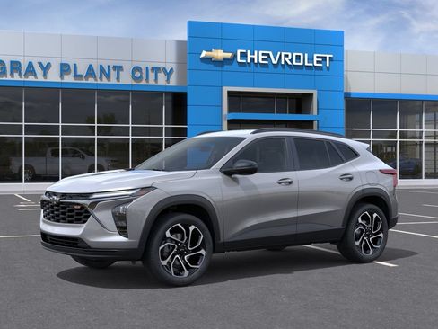 New 2026 Chevrolet Trax RS w/ Driver Confidence Package FWD image 2