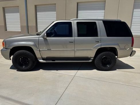 Used 2000 Cadillac Escalade 4WD image 8