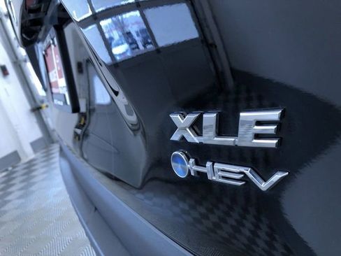 Used 2025 Toyota RAV4 XLE AWD/4WD image 16