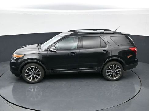 Used 2015 Ford Explorer XLT w/ Equipment Group 202A AWD/4WD image 29