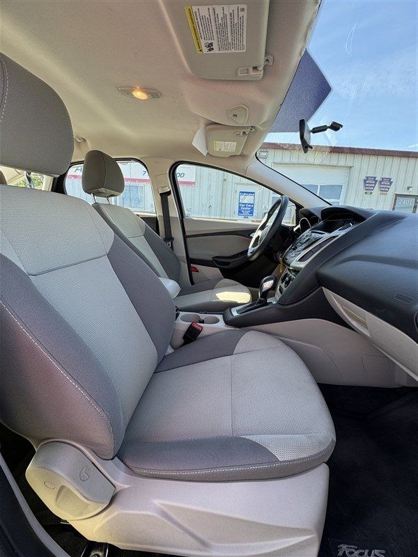 Used 2014 Ford Focus SE FWD image 14