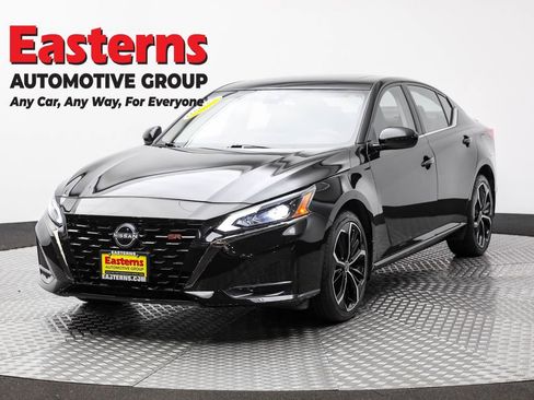 Used 2023 Nissan Altima 2.5 SR w/ SR Premium Package AWD/4WD image 1