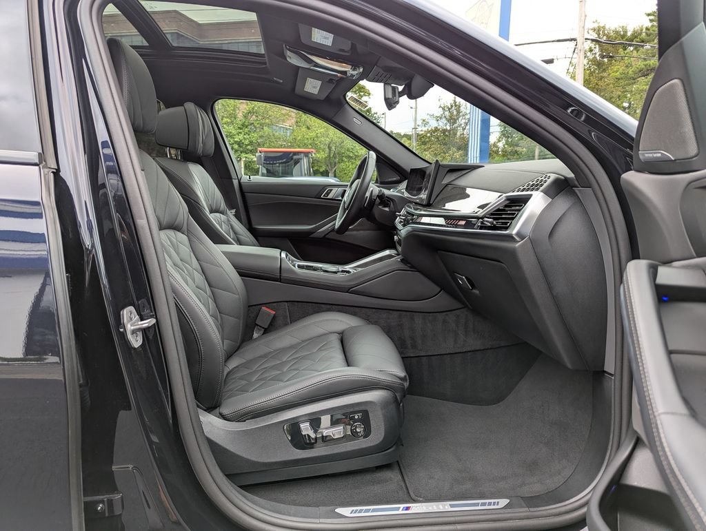 Used 2025 BMW X6 M60i AWD/4WD image 34