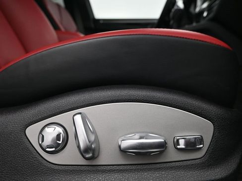 Certified 2024 Porsche Macan S image 15