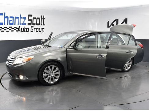 Used 2011 Toyota Avalon Limited FWD image 26