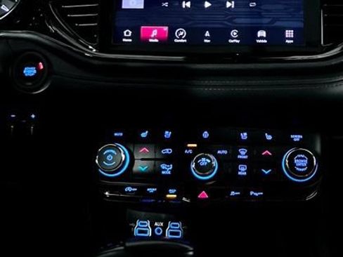 Used 2024 Dodge Durango GT RWD image 33