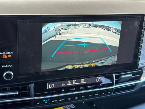 Used 2025 Toyota Sienna XSE w/ XSE Premium Package image 20