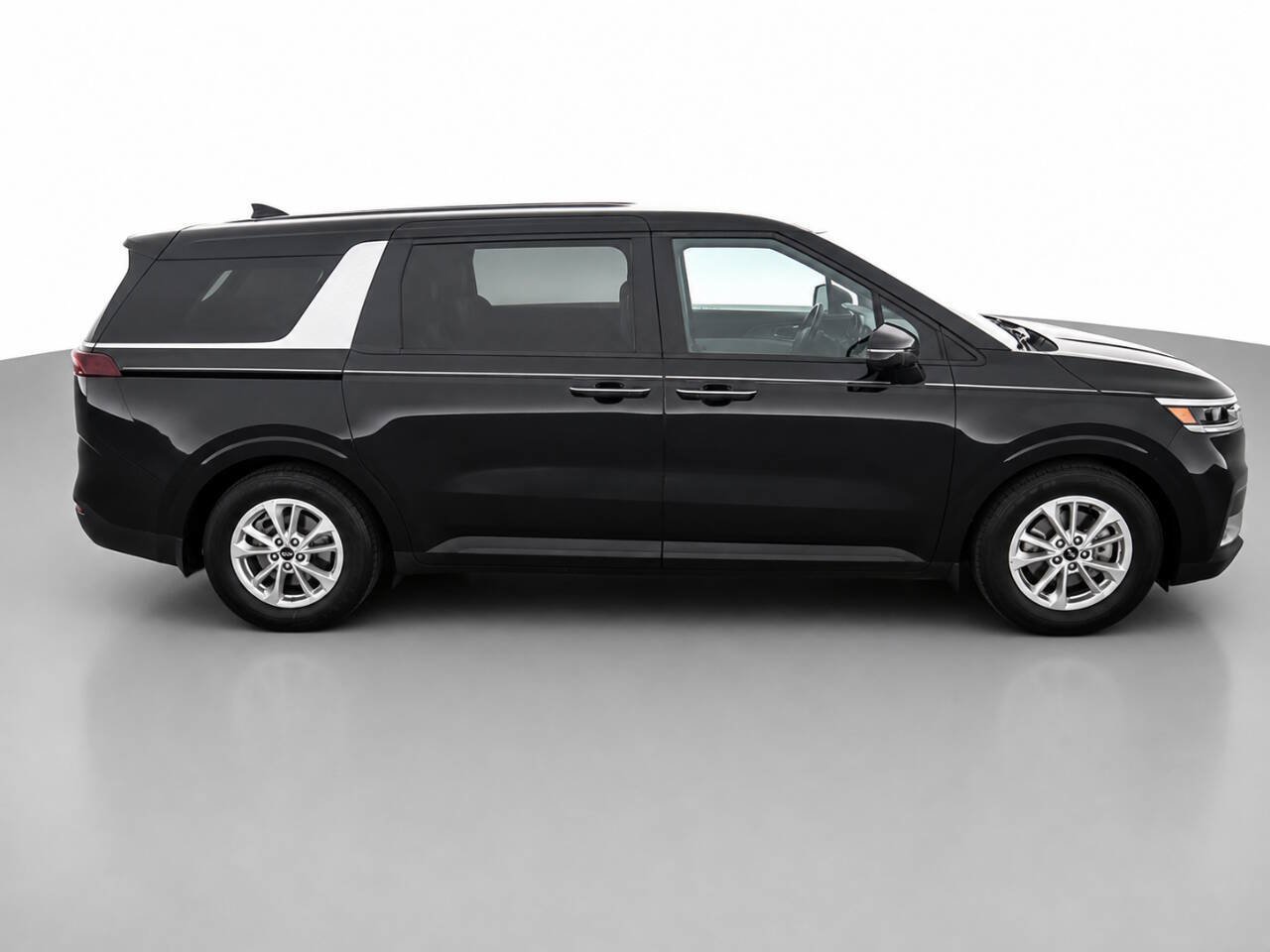 Used 2023 Kia Carnival LX FWD image 4