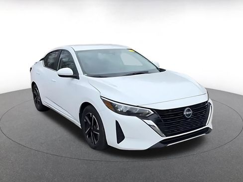 Used 2025 Nissan Sentra SV image 3