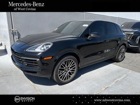 Used 2023 Porsche Cayenne w/ Premium Package AWD/4WD image 1