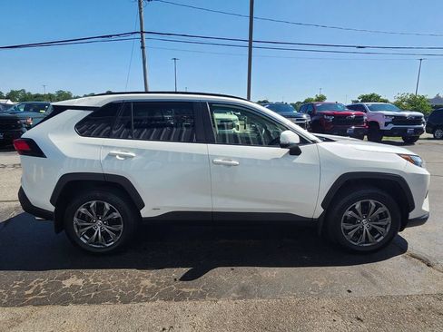 Used 2022 Toyota RAV4 XLE Premium AWD/4WD image 6