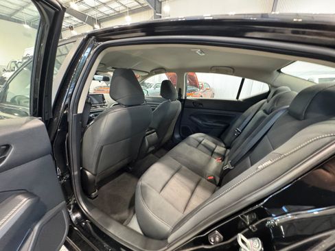 Used 2025 Nissan Altima 2.5 S FWD image 11