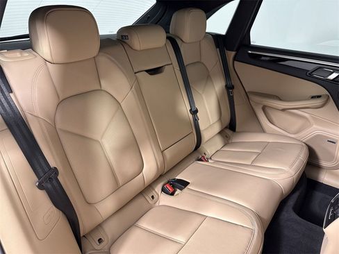 Certified 2025 Porsche Macan image 23