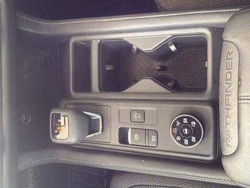 Used 2025 Nissan Pathfinder S AWD/4WD image 8