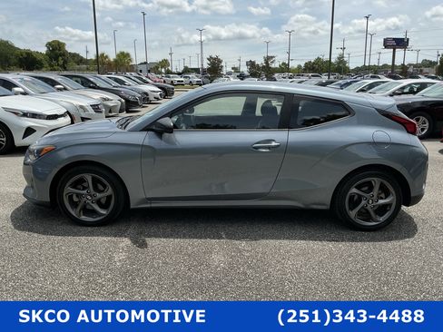 Used 2019 Hyundai Veloster 2.0 FWD image 2