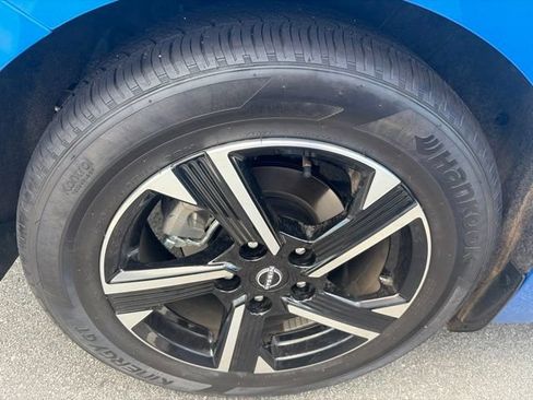 Used 2025 Nissan Sentra SV w/ All-Weather Package FWD image 5