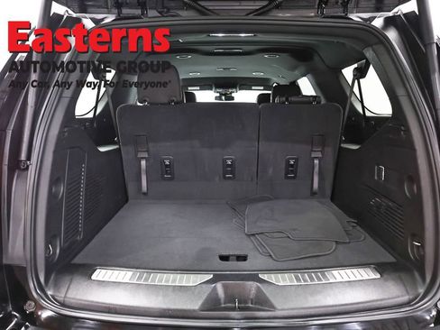 Used 2025 Chevrolet Suburban Z71 AWD/4WD image 9