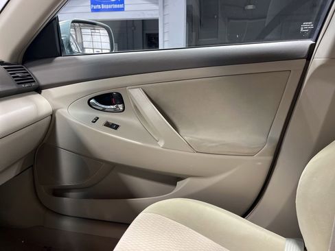 Used 2010 Toyota Camry FWD image 19