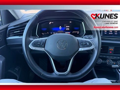 Used 2024 Volkswagen Jetta SE image 29