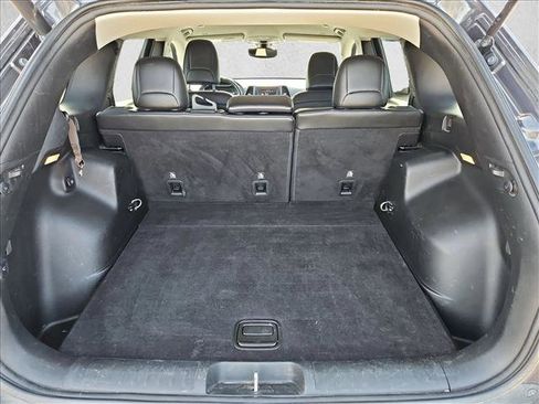 Used 2019 Jeep Cherokee Latitude Plus w/ Comfort/Convenience Group image 6