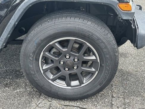 Used 2020 Jeep Gladiator Overland image 12