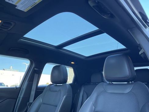 Certified 2022 Chevrolet TrailBlazer RS w/ Sun and Liftgate Package AWD/4WD image 19