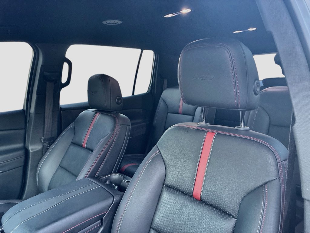 Used 2025 Chevrolet Traverse RS FWD image 22