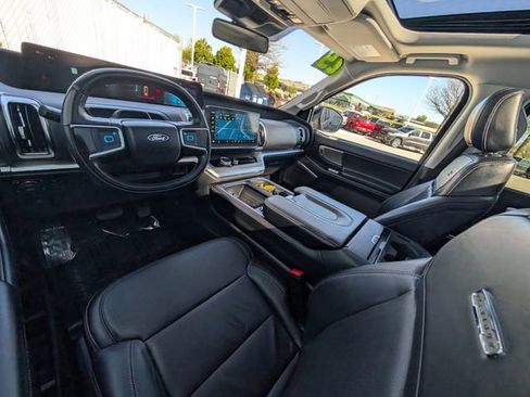 Used 2025 Ford Expedition Max Platinum AWD/4WD image 7