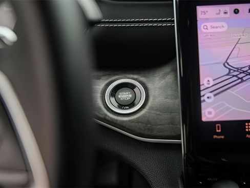 Used 2022 Jeep Grand Cherokee L Limited w/ Luxury Tech Group II image 16