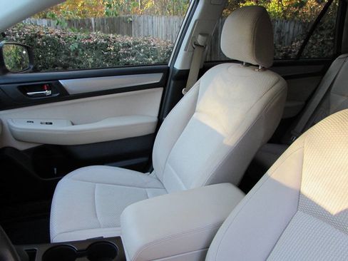 Used 2019 Subaru Outback 2.5i Premium w/ Popular Package #2 image 26