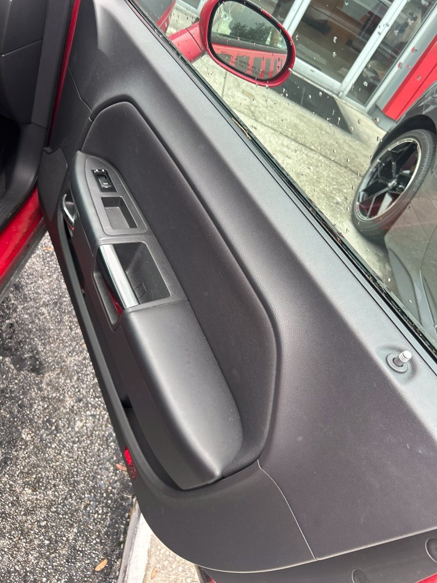 Used 2011 Dodge Challenger RWD image 15
