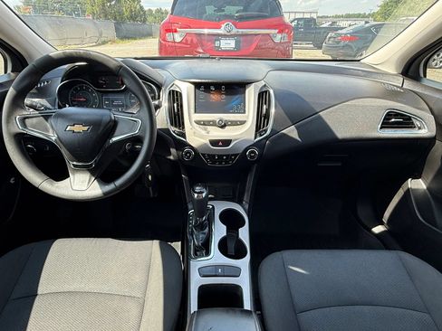 Used 2018 Chevrolet Cruze LS FWD image 3