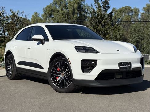 Used 2025 Porsche Macan 4S Electric image 9