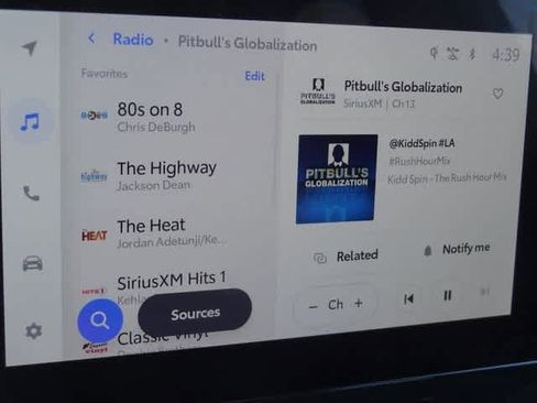 Used 2025 Toyota Corolla Cross LE image 24