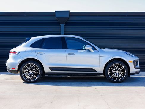 Certified 2025 Porsche Macan image 8