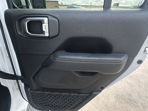 Certified 2020 Jeep Gladiator Overland image 25