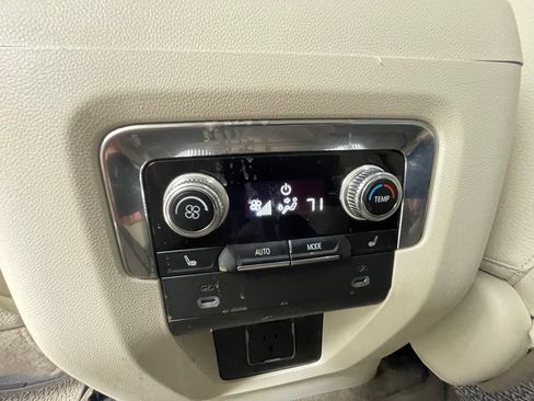 Used 2022 GMC Yukon XL Denali AWD/4WD image 15