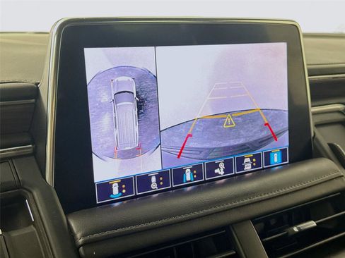 Used 2021 Chevrolet Tahoe Z71 w/ Luxury Package AWD/4WD image 9