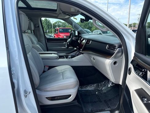 Certified 2022 Jeep Grand Wagoneer Series I w/ HD Trailer Tow Package AWD/4WD image 32