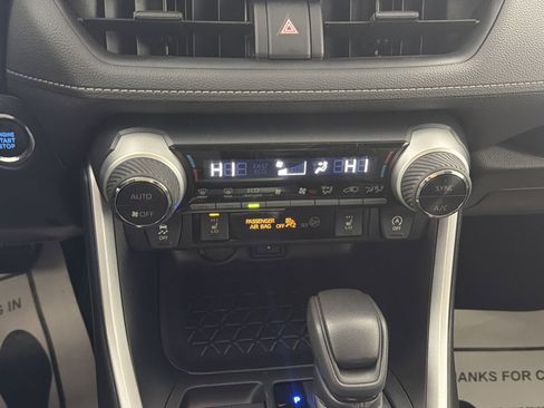 Used 2021 Toyota RAV4 XLE w/ Convenience Package image 20