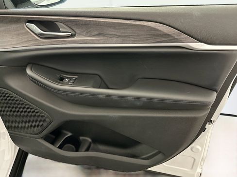 Used 2024 Jeep Grand Cherokee L Limited w/ Luxury Tech Group II image 36