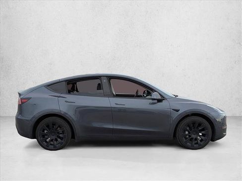 Used 2021 Tesla Model Y Long Range image 4