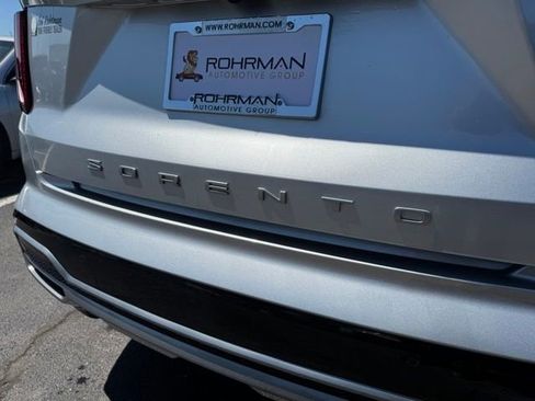 Used 2022 Kia Sorento S FWD image 19