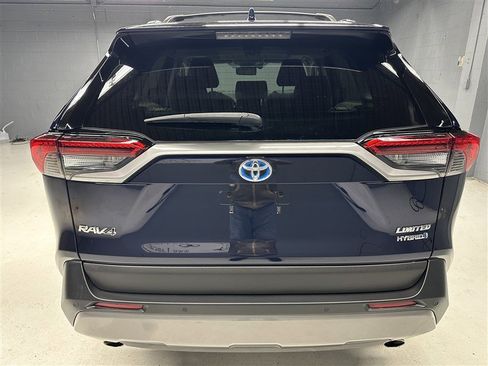 Used 2019 Toyota RAV4 Limited image 6