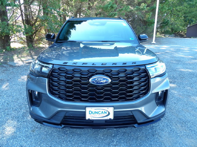 Used 2025 Ford Explorer ST-Line w/ ST-Line Street Pack AWD/4WD image 8